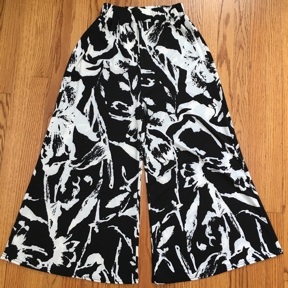 Liduaya High Rise Black White Flower Pull On Wide Flare Leg Cropped Slouchy Pant - Picture 10 of 16